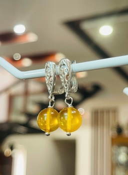 Bông Tai Hổ Phách Tự Nhiên – Sự Kết Hợp Hoàn Hảo Giữa Vẻ Đẹp Tinh Tế & Giá Trị Vĩnh Cửu