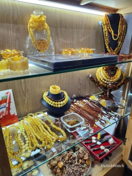 Tác Dụng Của Hổ Phách Trong Phong Thủy: Đón Tài Lộc Và May Mắn Cho Ngôi Nhà Bạn