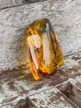 Năng lượng của hổ phách trong phong thủy – Phân tích chuyên sâu từ góc nhìn năng lượng học và ngũ hành