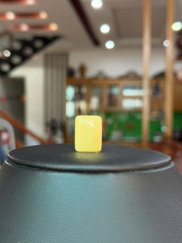 Đá Hổ Phách trắng ngà chưa gia công, chế tác MHP230311-01