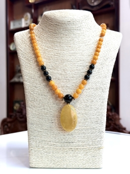 Vòng cổ hổ phách bùa hộ mệnh phong thủy ý nghĩa VCHP300422-16